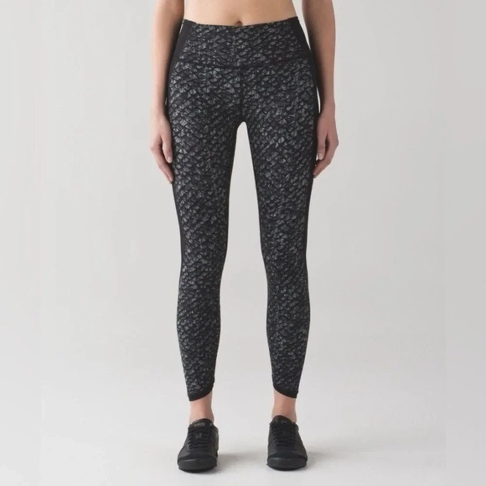 Lululemon athletic leggings size small 24 waist